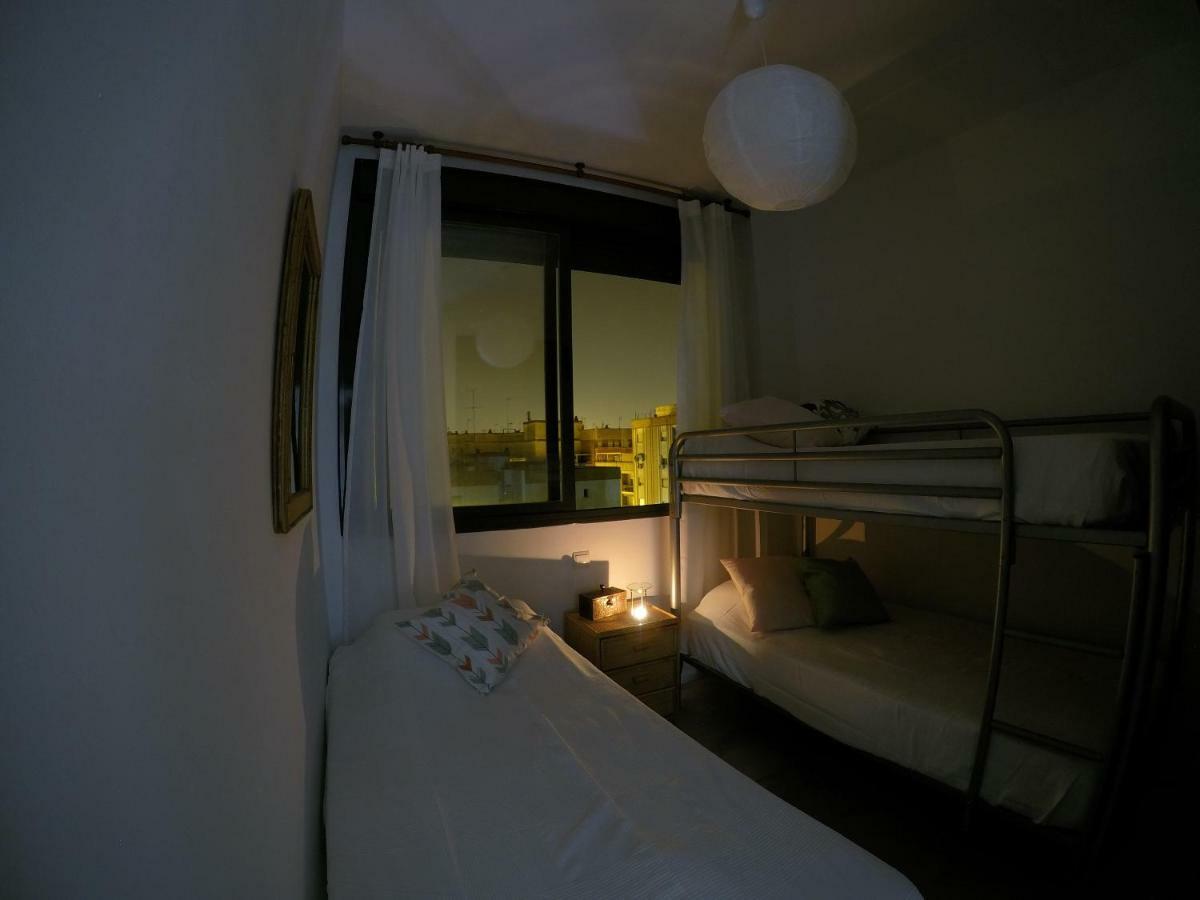 The Best Hostelito! Free Parking Севілья Екстер'єр фото