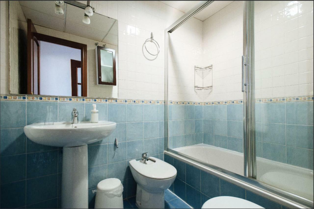 The Best Hostelito! Free Parking Севілья Екстер'єр фото