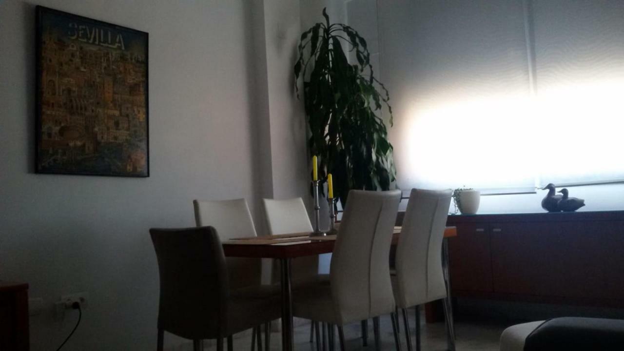 The Best Hostelito! Free Parking Севілья Екстер'єр фото